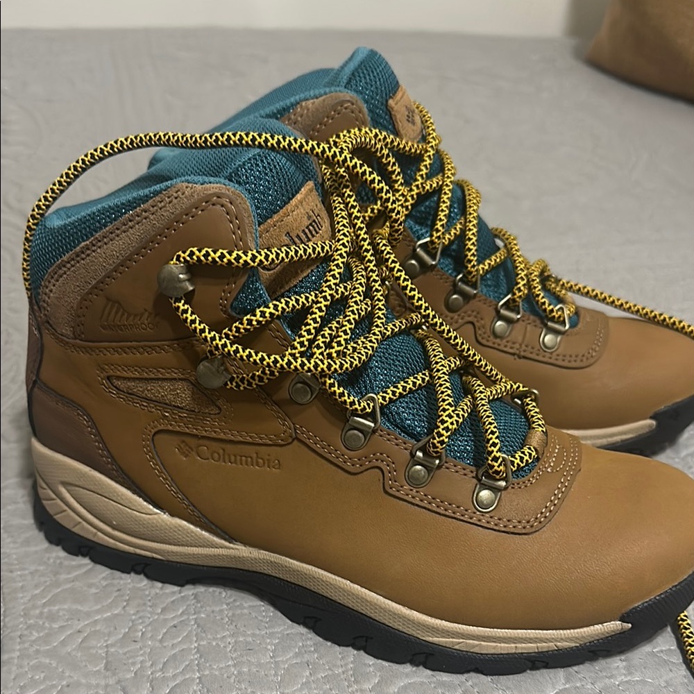 Columbia Tan and Teal Hiking Boots with Yellow Laces
